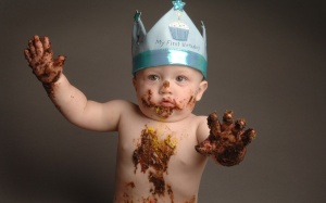 A.Baby.with.party.hat.looking.messy.with.cream.all.over.the.body.jpg__www.amaderforum.com