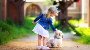 baby_girl_friendship_with_dog-852x480