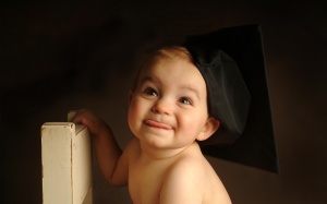 Baby_Photography_of_baby_boy_with_mortarboard_ISPC006085.jpg__www.amaderforum.com