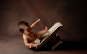 Baby_Photography_of_baby_falling_froma_weigh_ISPC006083.jpg__www.amaderforum.com