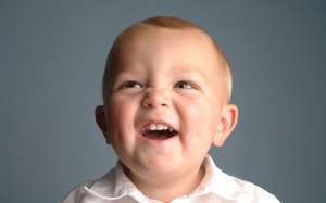 Baby_Photography_of_newborn_baby_boy_laughing_ISPC006034.jpg__www.amaderforum.com