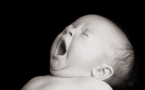 Black_and_white_photo_of_a_baby_yawning_ISPC006008.jpg__www.amaderforum.com
