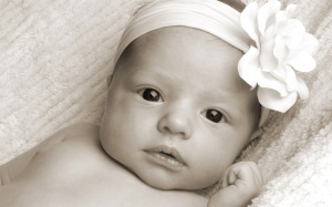 Black_and_white_portrait_photography_of_newborn_baby_ISPC006081.jpg__www.amaderforum.com