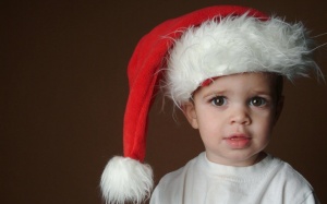 Christmas_boy_with_Santa_hat_ISPC006030.jpg__www.amaderforum.com