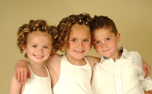 little_sisters_and_brother_ISPC006040.jpg__www.amaderforum.com